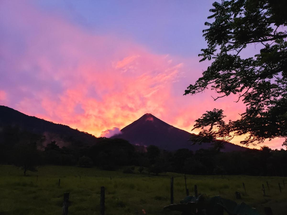 Flora Glamping De Abuela Villa La Fortuna Bagian luar foto