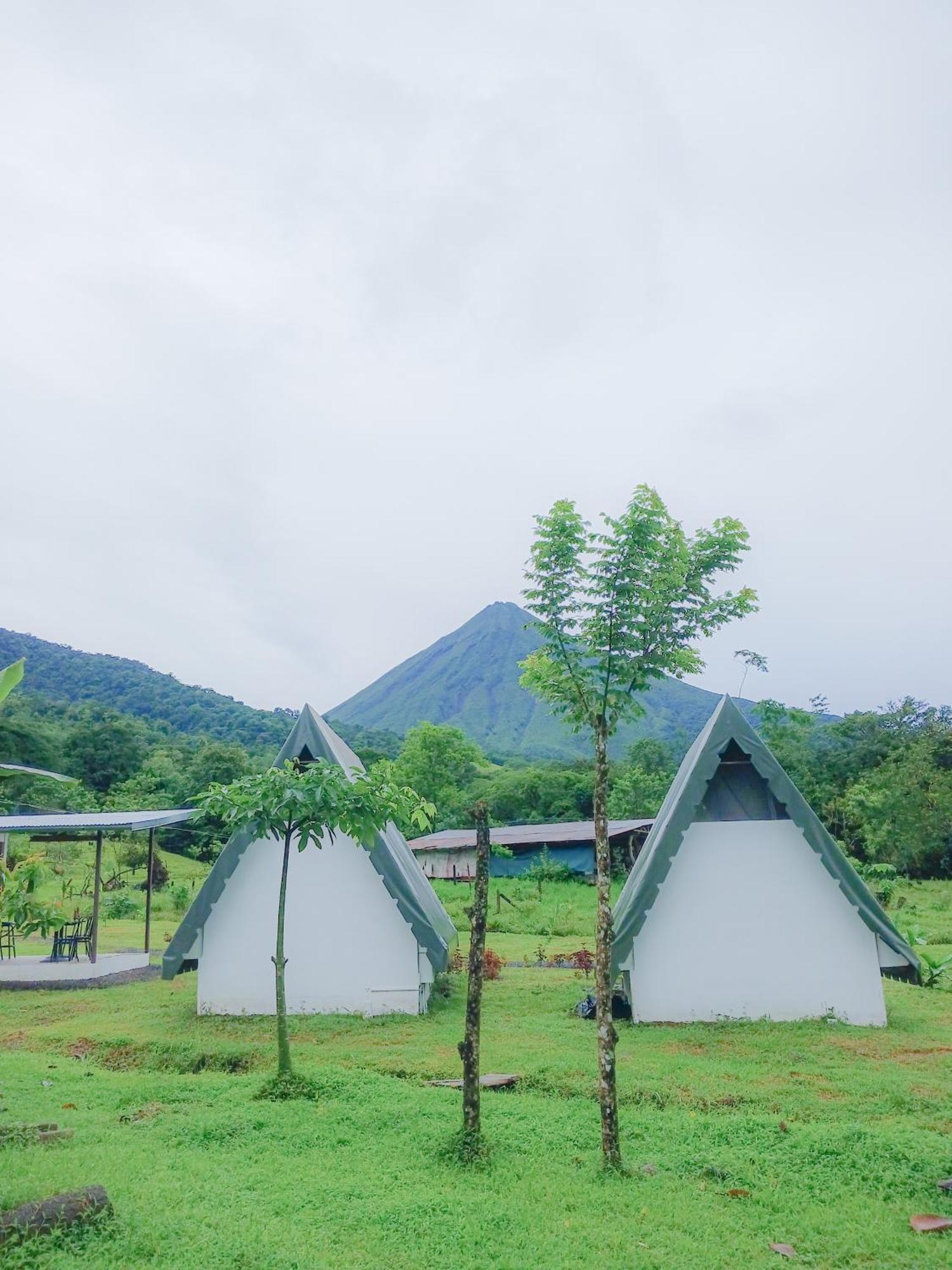 Flora Glamping De Abuela Villa La Fortuna Bagian luar foto