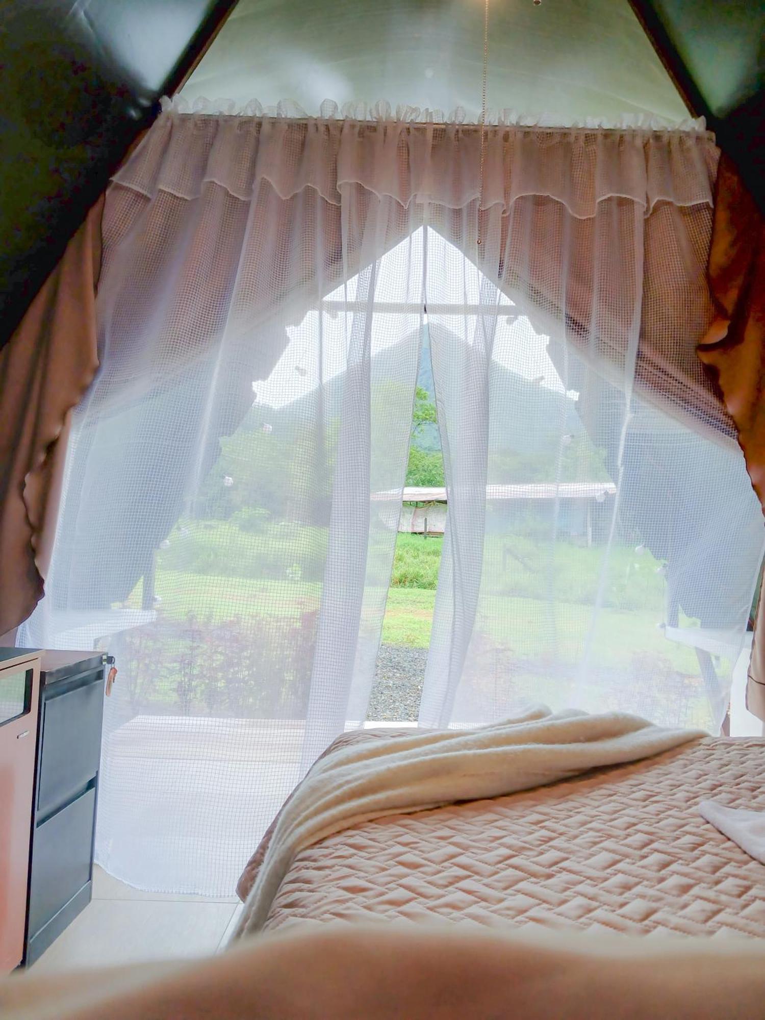 Flora Glamping De Abuela Villa La Fortuna Bagian luar foto