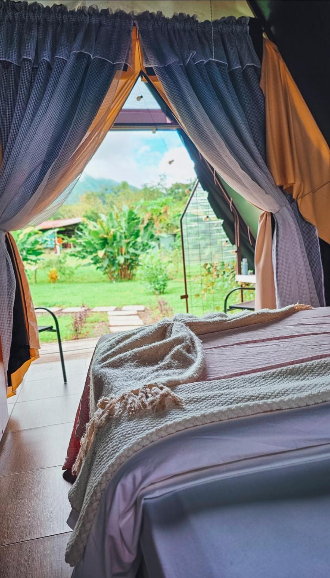 Flora Glamping De Abuela Villa La Fortuna Bagian luar foto